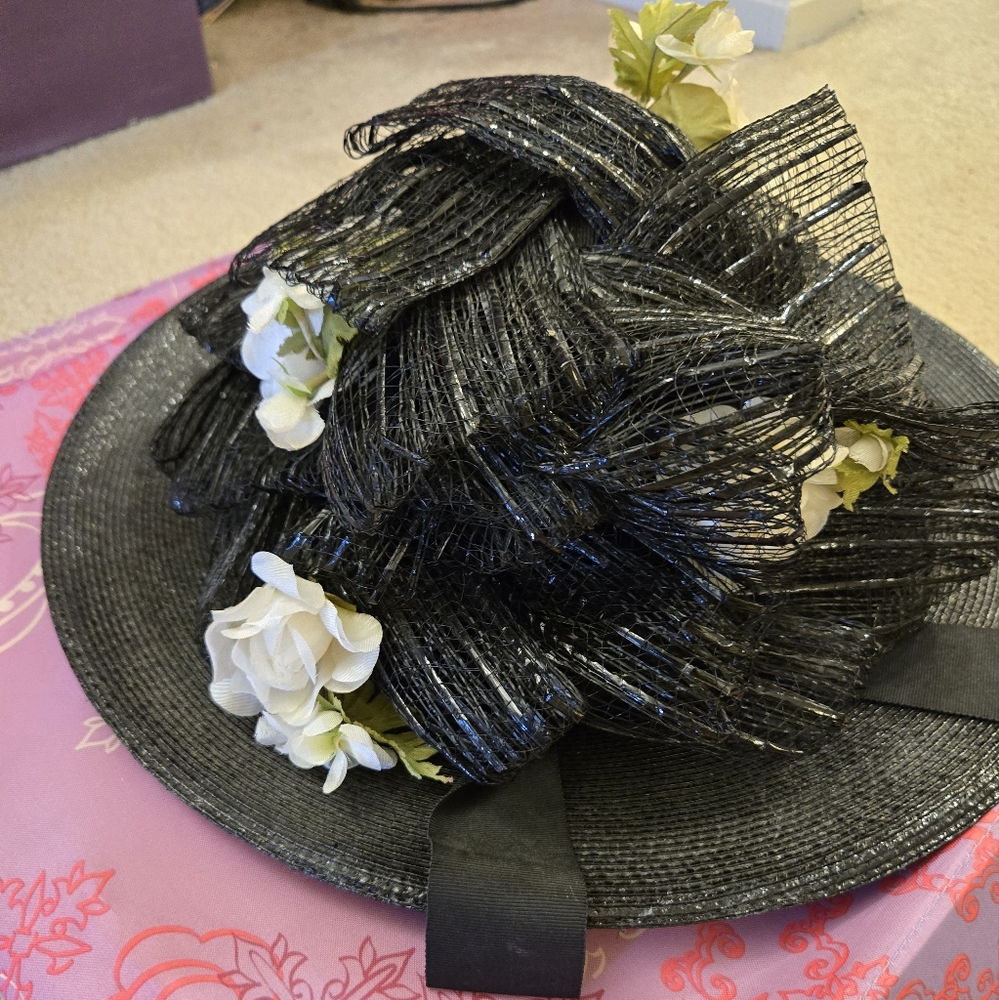 Bellini Original 1950s black straw hat w/ Straw ribbon and white silk flowers